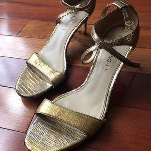 Comfy gold ballroom heels VIA SPIGA